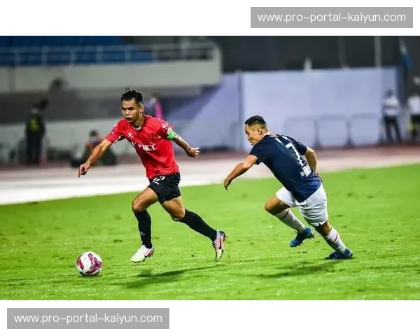 赛季中期各队状态分析：争冠梯队逐渐清晰，黑马球队表现抢眼